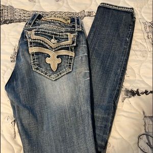 ROCK REVIVAL Distressed Essie Skinny jeans 👖. Size 27
